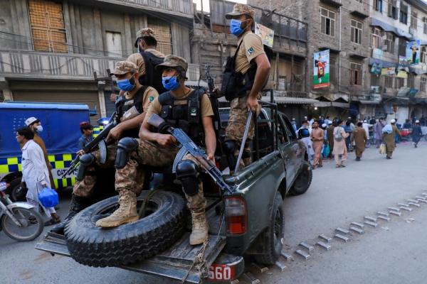 باكستان تنشر الجيش في 16 مدينة لمواجهة كورونا