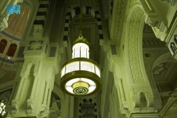120 ألف وحدة إنارة تضيء أرجاء المسجد الحرام