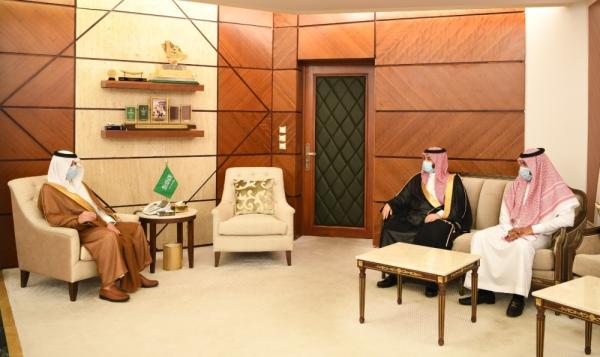 أمير الشرقية ينوه بأهمية تدريب وتمكين الشباب