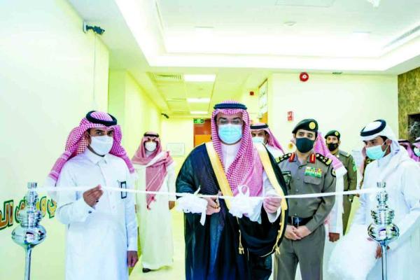 محافظ حفر الباطن يفتتح مختبر «PCR»