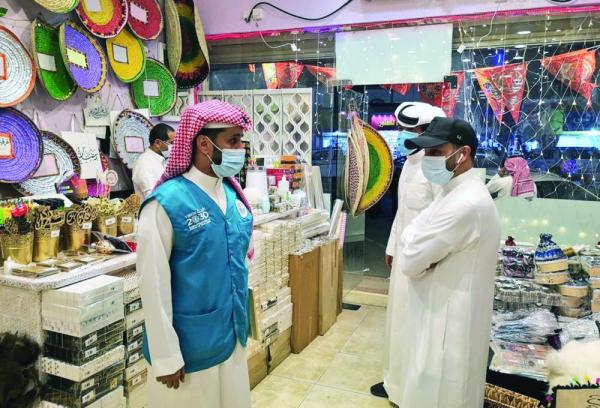 إغلاق 4 منشآت تجارية مخالفة بالنعيرية