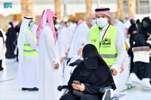 9 آلاف ساعة تطوعية لخدمة مرتادي المسجد الحرام