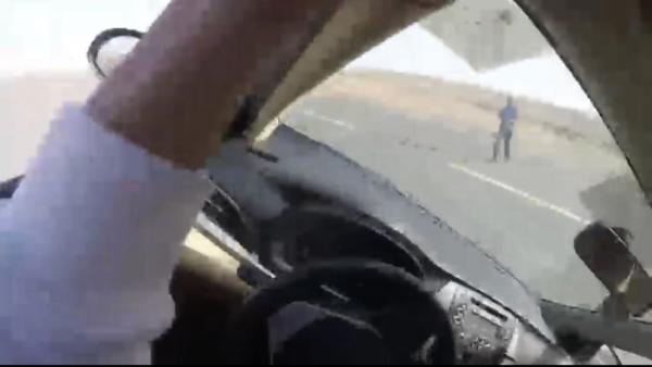تبوك.. ضبط قائد مركبة يقود سيارته دون لوحات 