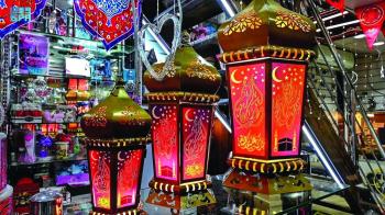 «الفوانيس».. لوحات جمالية تعكس روحانية رمضان