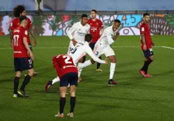 الثنائي البرازيلي يقود ريال مدريد للفوز على أوساسونا