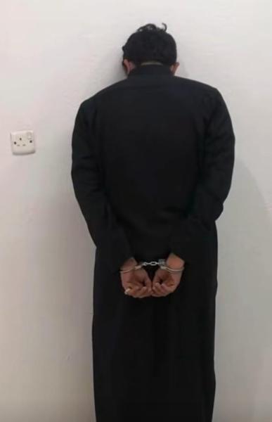 إيقاف مواطن عبث بأجهزة للرصد الآلي في الجوف