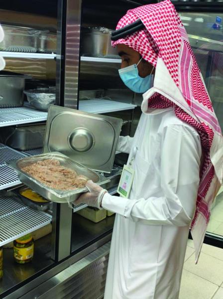 إغلاق 11 منشأة مخالفة لـ«الاحترازات»