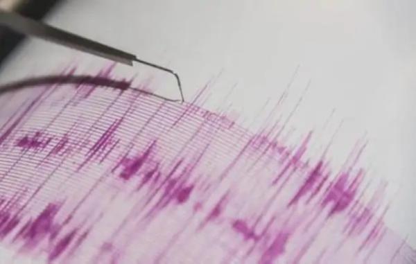 زلزال بقوة 5.7 يضرب إقليما إندونيسيا