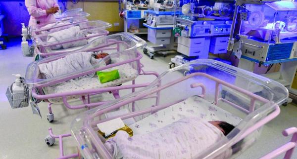الأشعة أظهرت 7 فقط.. أفريقية تضع 9 توائم