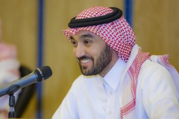 وزير الرياضة يجتمع برؤساء أندية المحترفين والأولى