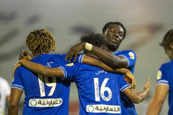 الهلال يقترب من اللقب بخماسية الشباب