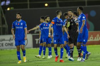 الهلال يقترب من اللقب بخماسية الشباب
