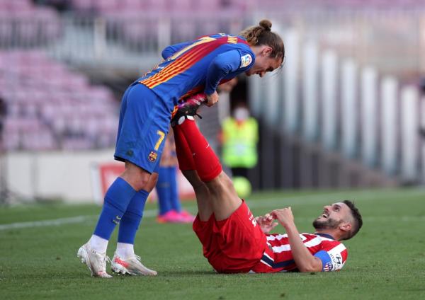 صراع الليجا يحتدم بتعادل برشلونة مع أتلتيكو
