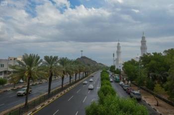 سحب رعدية ممطرة على العيص ووادي الفرع