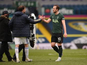 ليدز يفوز على توتنهام 3 / 1 في الدوري الإنجليزي