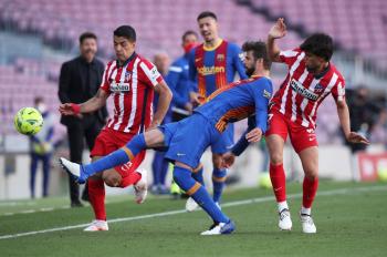 صراع الليجا يحتدم بتعادل برشلونة مع أتلتيكو
