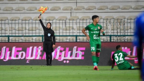 أمل جمال.. أول حكمة مساعدة بـ«الدوري الإماراتي»