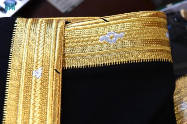 حياكة المشلح الأحسائي.. مهنة خالدة