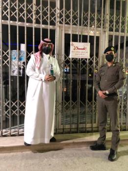 بالصور.. إغلاق عدد من المنشآت خالفت الاحترازات غرب الدمام