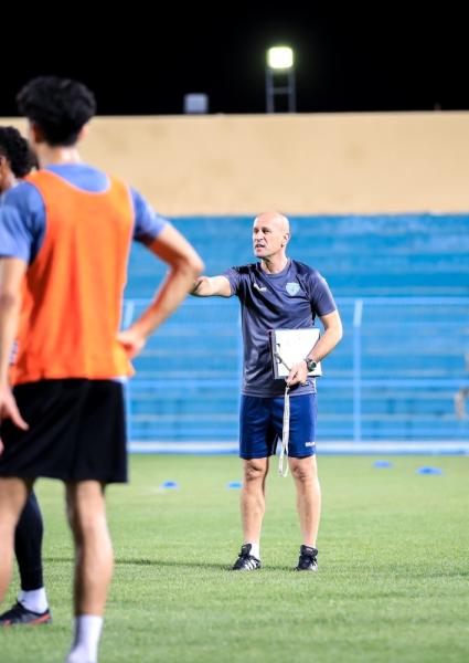 مدرب الباطن يتوعد صدارة الهلال