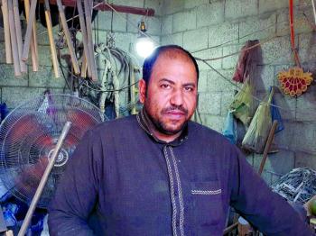 «الحدادة».. مهنة متوارثة تكافح الاندثار