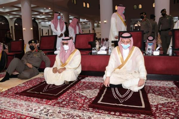 المحافظون يتقدمون صلاة العيد بمحافظات المنطقة
