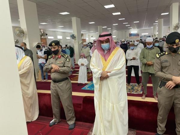 المحافظون يتقدمون صلاة العيد بمحافظات المنطقة