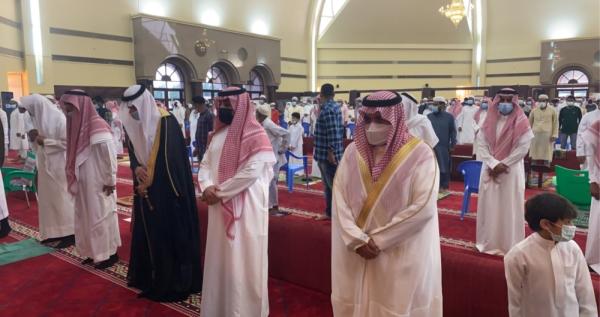 المحافظون يتقدمون صلاة العيد بمحافظات المنطقة