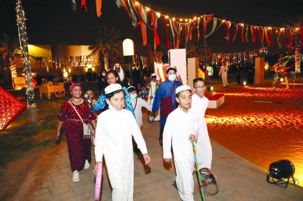 موروث عريق ينشر البهجة بين الأطفال«حوامة العيد»..