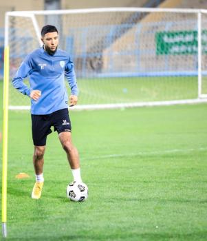 الهلال والباطن .. الصدارة والهروب