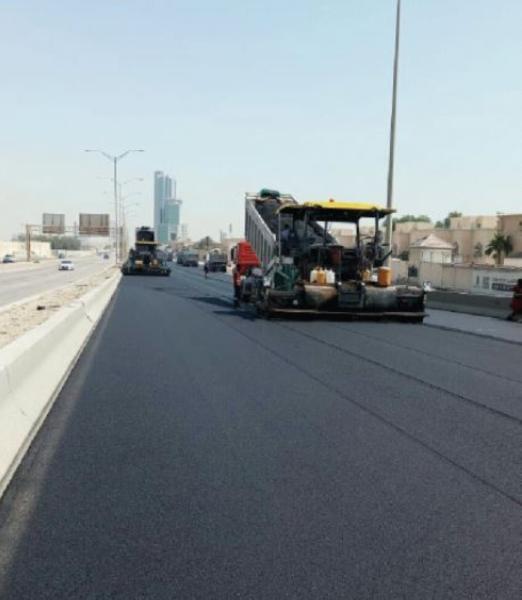 كشط وإعادة سفلتة طريق «الملك سعود» بالدمام