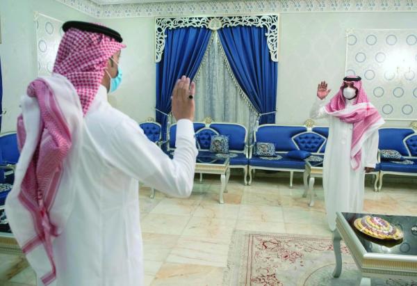 العيدية والزينة..
فرحة وسط الإجراءات الاحترازية