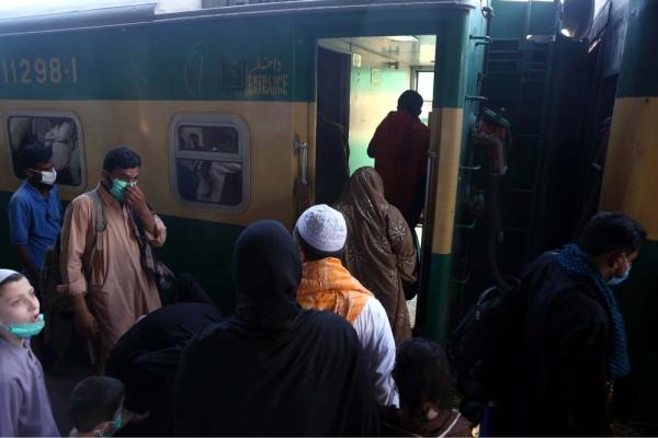 2379 إصابة جديدة بكورونا و76 وفاة في باكستان