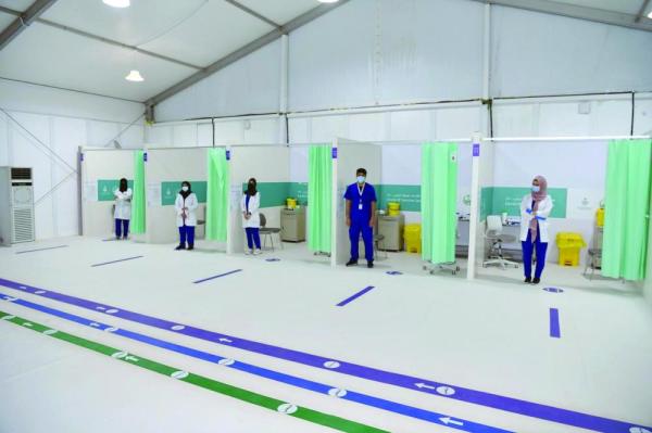 بطاقات معايدة وهدايا للمستفيدين بوقاية وأمان..