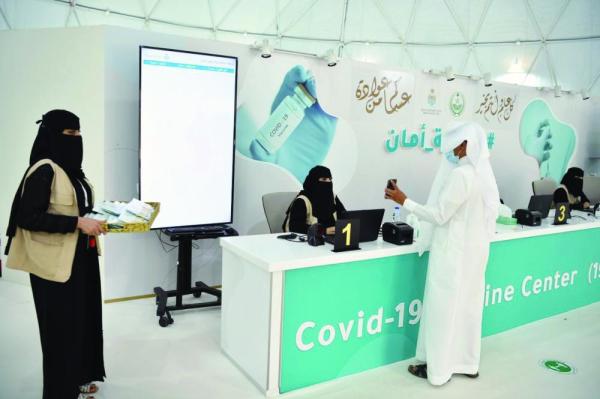 بطاقات معايدة وهدايا للمستفيدين بوقاية وأمان..