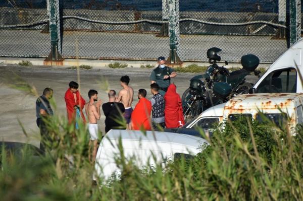 2700 مهاجر من المغرب يصلون سبتة الإسبانية «سباحةً» 