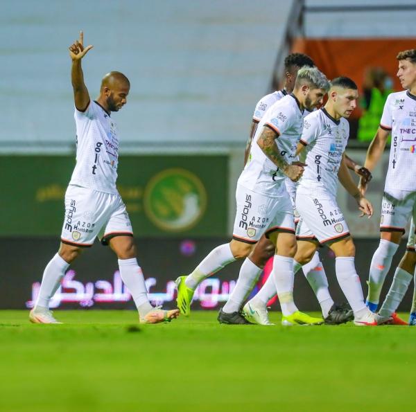 بـ «5».. الليث يطارد ولا يستسلم..!