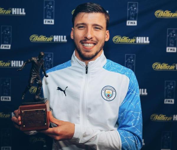 دياز أفضل لاعب في العام بإنجلترا