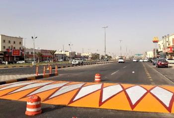 صبغ المطبات الصناعية بشوارع النعيرية