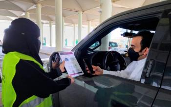 رافقتكم الصحة.. منفذ سلوى يستقبل العابرين بحملة توعية