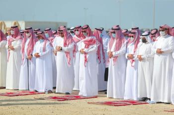 نائب أمير الشرقية يؤدي صلاة الميت على 