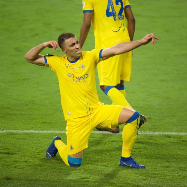 الهلال يلامس اللقب