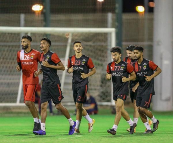 رئيس الوحدة يشحذ همم اللاعبين قبل النصر