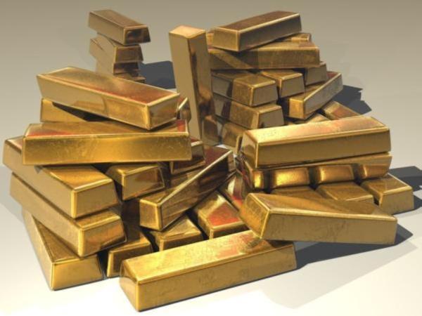 الذهب يستقر قرب ذروة 4 أشهر والدولار يتراجع