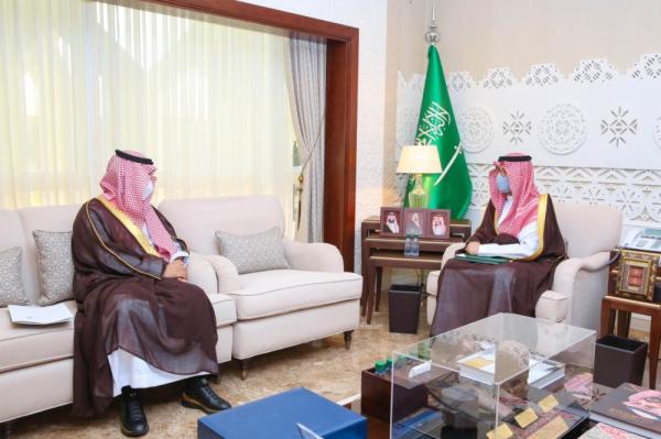 نائب أمير الشرقية يستعرض التقرير السنوي لـ 
