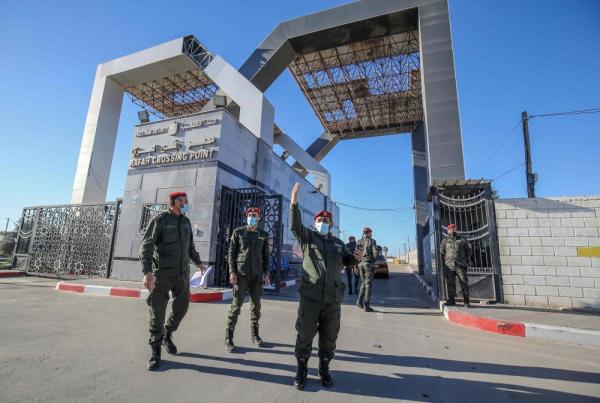 لليوم التاسع .. معبر رفح يستقبل المصابين الفلسطينيين