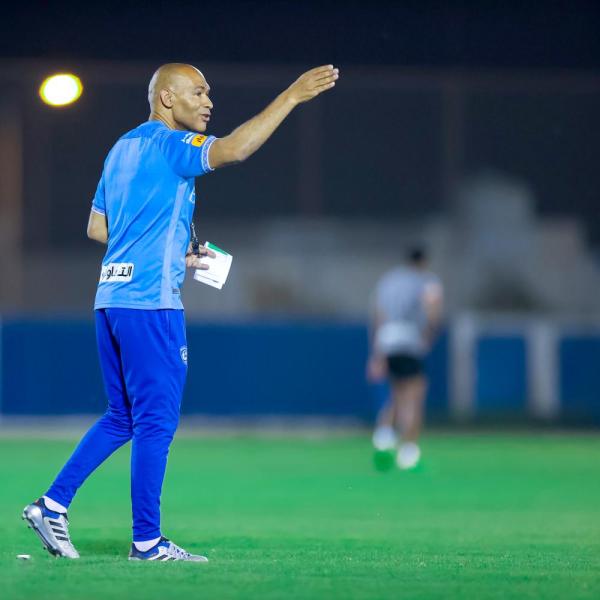 وجوه في الطريق للقب