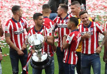 سواريز يفتح النار على كومان وبارتوميو