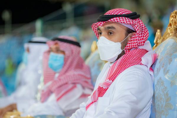 وزير الرياضة يتوج الحزم باللقب