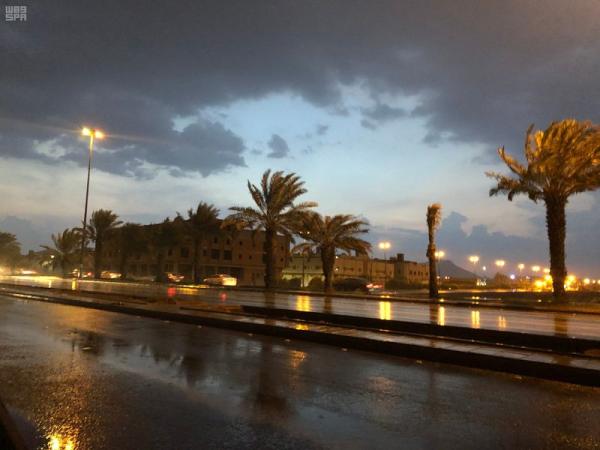 سحب رعدية على المدينة حتى الـ 1 مساءً